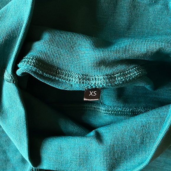 Women’s Turquoise Alphalete Compression Leggings Size XS Never Worn - Picture 3 of 11